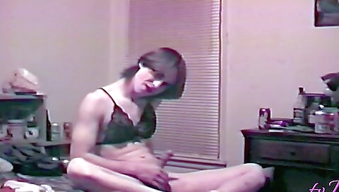 Joanie in stockings makes me think I'm a girl with feet