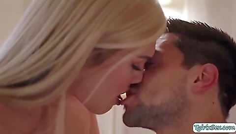 A horny tranny gets it all in her bareback and ass deep-throated