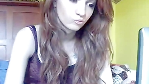 Amateur solo porn features a cute and sweet girl 01